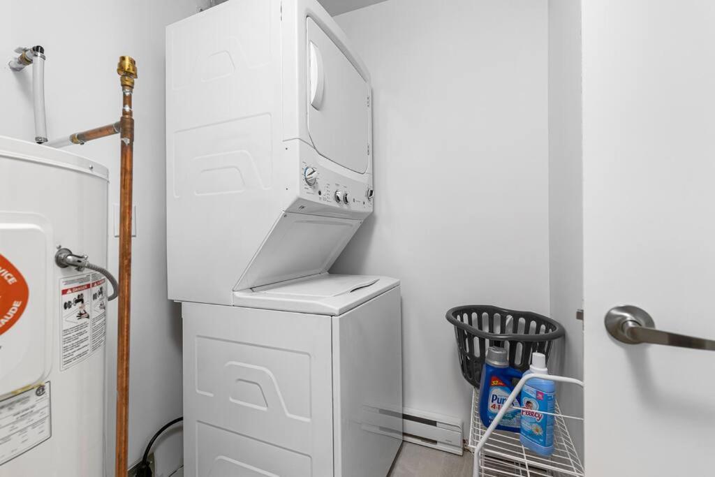 Beautiful 1 Bedroom Apartment - Private Entrance Moncton Dış mekan fotoğraf