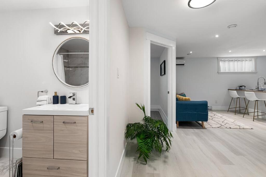 Beautiful 1 Bedroom Apartment - Private Entrance Moncton Dış mekan fotoğraf