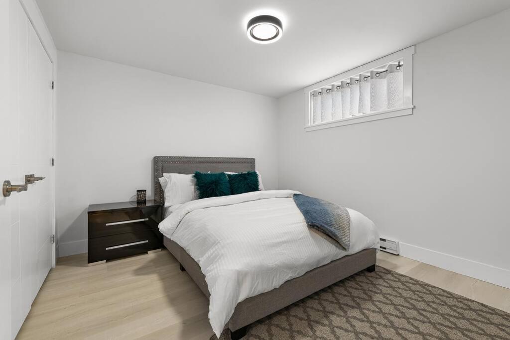 Beautiful 1 Bedroom Apartment - Private Entrance Moncton Dış mekan fotoğraf