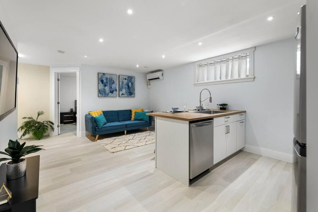 Beautiful 1 Bedroom Apartment - Private Entrance Moncton Dış mekan fotoğraf
