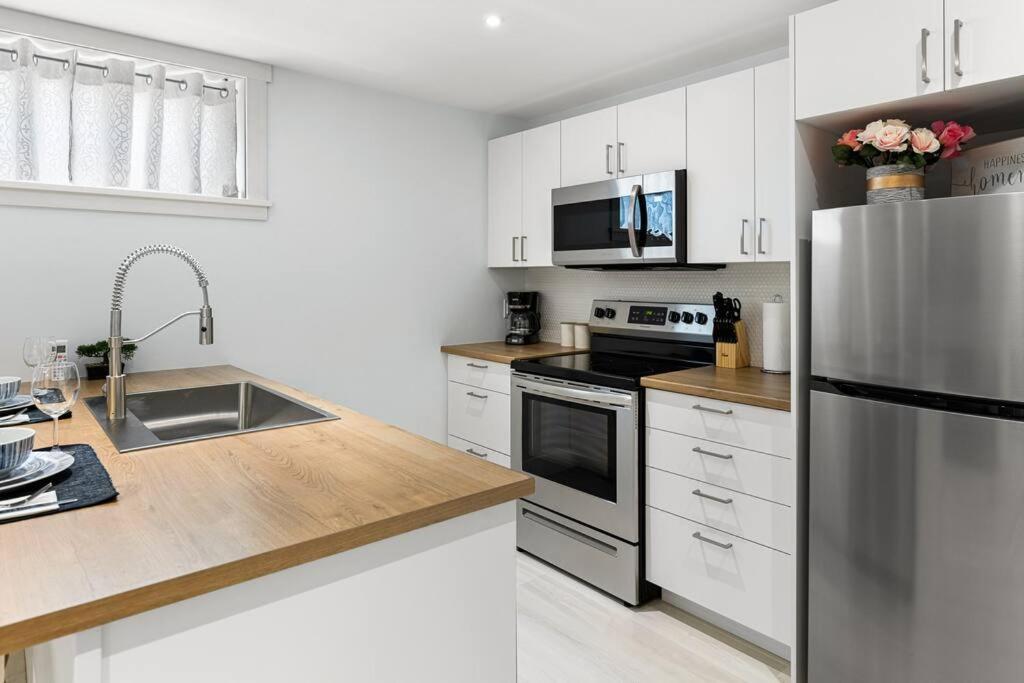 Beautiful 1 Bedroom Apartment - Private Entrance Moncton Dış mekan fotoğraf