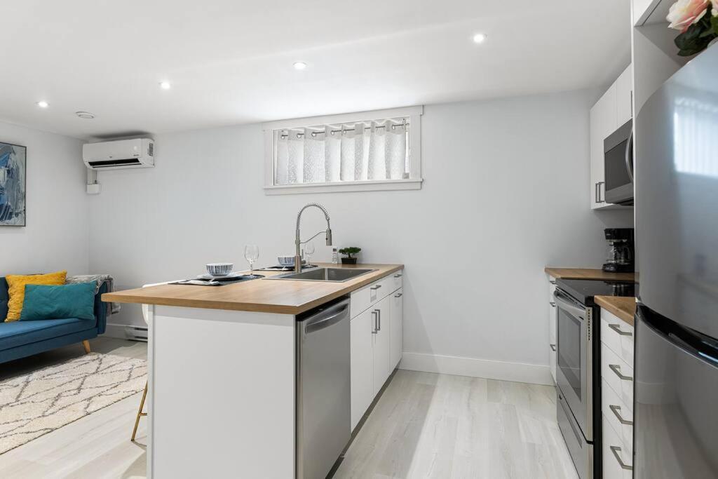 Beautiful 1 Bedroom Apartment - Private Entrance Moncton Dış mekan fotoğraf